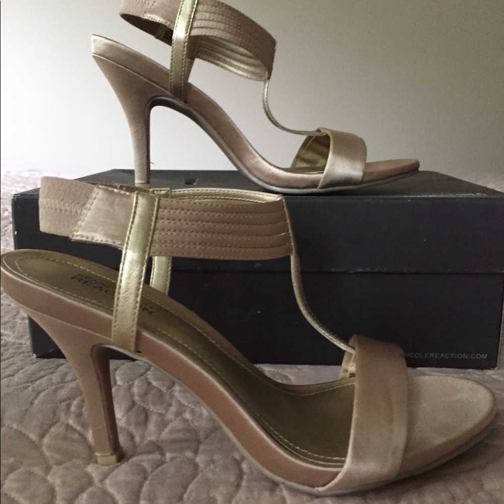 Kenneth Cole Gold Prom Strappy Heels T-strap ✨